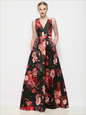 Sleeveless satin maxi dress with V-neck, black floral print and pleated skirt