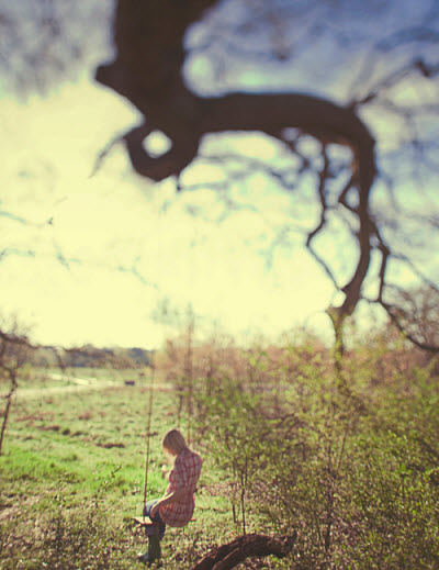 Engagement Picture Ideas for your Backyard