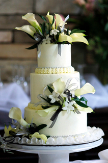 What to Include in your Cake Vendor Contract