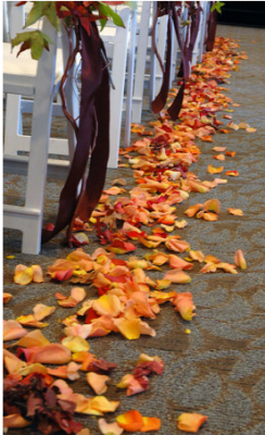 Photo by Forward photography via Project Wedding wedding aisle decorated with leaves
