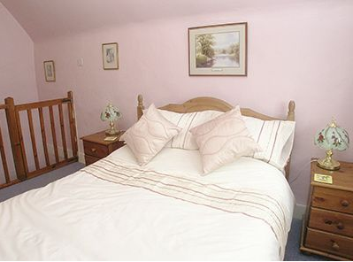 Cottages 4 You double bedroom in cottage