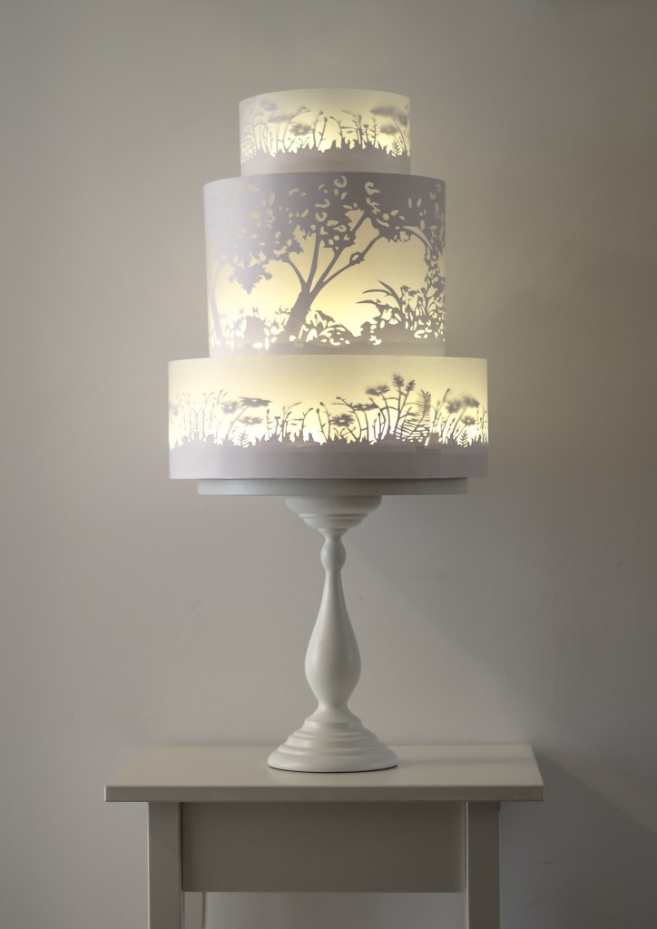 Fancy having a wedding cake that glows? This one is by Rosalind Miller glowing tiered wedding cakes