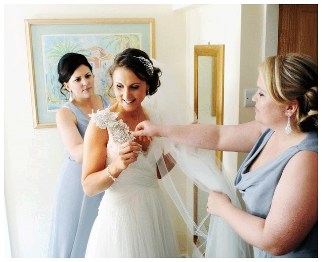 Wedding Dress Selfies: Yay or Nay Before Your Wedding Day?