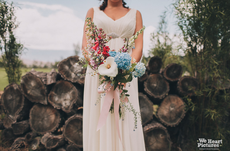 bride with countrystyle flowers