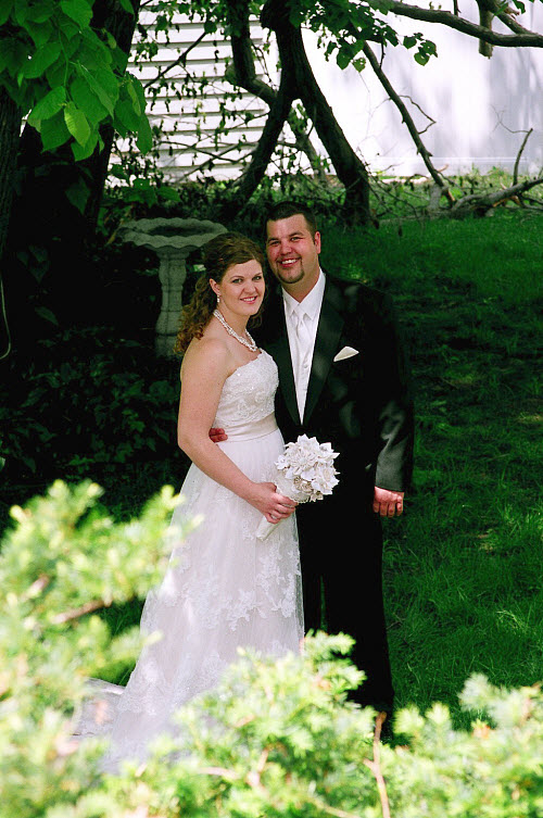 Daisy Yellow Wedding: Bride & Groom