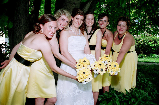 Daisy Yellow Wedding: Bride & Bridesmaids