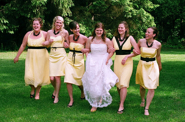 Daisy Yellow Wedding: Bride & Bridesmaids