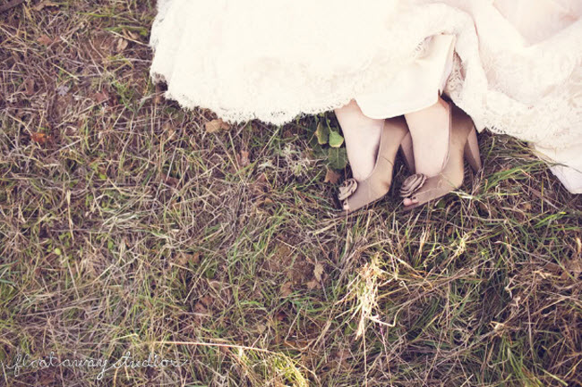 Outdoor Bride and Groom Photo Shoot