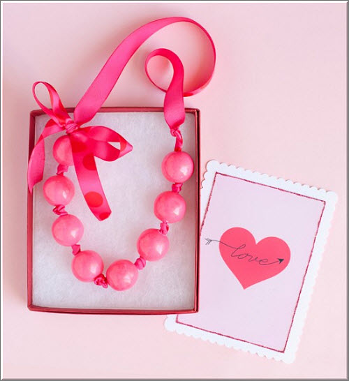Edible DIY Wedding Favors: Gumball Necklace