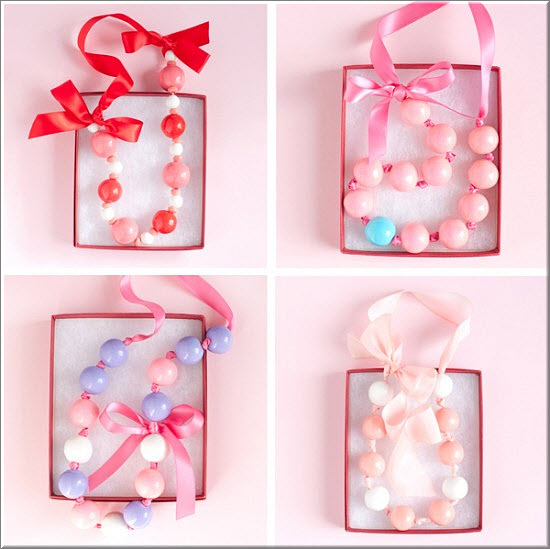 Edible DIY Wedding Favors: Gumball Necklace