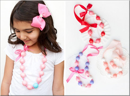 Edible DIY Wedding Favors: Gumball Necklace